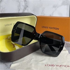 🌺NWTLV Sunglass For Women🌺NLe3
